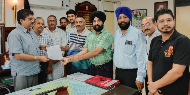 You are currently viewing ਪੰਜਾਬ ਚੰਡੀਗੜ੍ਹ ਜਰਨਲਿਸਟ ਯੂਨੀਅਨ ਇਕਾਈ ਨਵਾਂਸ਼ਹਿਰ ਵਲੋਂ ਮਨੀਪੁਰ ਘਟਨਾ ਸੰਬੰਧੀ ਡਿਪਟੀ ਕਮਿਸ਼ਨਰ ਨੂੰ ਦਿੱਤਾ ਮੰਗ ਪੱਤਰ