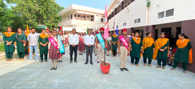 You are currently viewing डी.ए.वी पब्लिक स्कूल गढ़‌दीवाला में विद्यार्थी परिषद का गठन