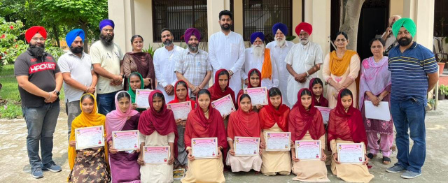 You are currently viewing ਡਾ.ਓਬਰਾਏ ਵੱਲੋਂ ਵਿਦਿਆਰਥੀਆਂ ਨੂੰ ਹੁਨਰ ਮੰਦ ਬਣਾ ਕੇ ਜ਼ਿੰਦਗੀ ਚ ਕੀਤਾ ਜਾ ਰਿਹਾ ਕਾਮਯਾਬ : ਅੰਮ੍ਰਿਤ ਕਲਸੀ