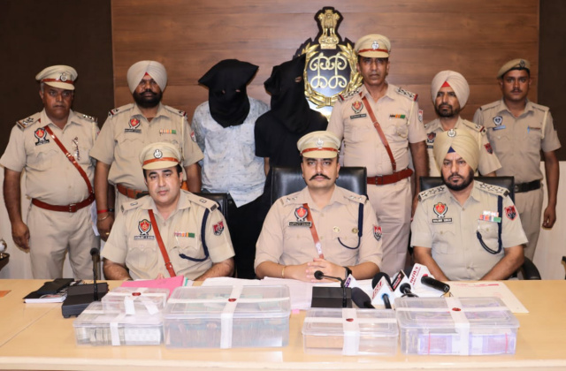 Read more about the article ਦਸੂਹਾ : 38 ਲੱਖ ਦੀ ਲੁੱਟ ਦੀ ਵਾਰਦਾਤ ਦਸੂਹਾ ਪੁਲਿਸ ਨੇ 12 ਘੰਟਿਆਂ ਦੇ ਅੰਦਰ ਸੁਲਝਾਈ, ਦੋ ਦੋਸ਼ੀਆਂ ਨੂੰ ਪੁਲਿਸ ਨੇ ਕੀਤਾ ਕਾਬੂ