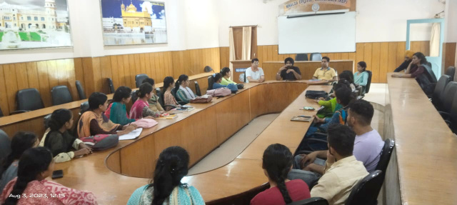 You are currently viewing ਖਾਲਸਾ ਕਾਲਜ,ਗੜ੍ਹਦੀਵਾਲਾ ਦੇ ਪਲੇਸਮੈਂਟ ਸੈੱਲ ਵਲੋਂ ਵਿਦਿਆਰਥੀਆਂ ਨਾਲ ਮੀਟਿੰਗ