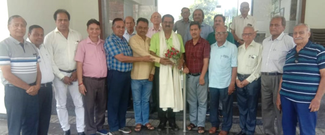 You are currently viewing ਓਲਡ ਸਟੂਡੈਂਟਸ ਐਸੋਸੀਏਸ਼ਨ ਨੇ ਸਤੀਸ਼ ਮਹਿੰਦਰੂ ਨੂੰ ਸਰਬਸੰਮਤੀ ਨਾਲ ਅਰਬਨ ਬੈਂਕ ਦਾ ਚੇਅਰਮੈਨ ਚੁਣੇ ਜਾਣ ’ਤੇ ਵਧਾਈ ਦਿੱਤੀ