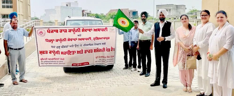 You are currently viewing ਜ਼ਿਲ੍ਹਾ ਤੇ ਸੈਸ਼ਨ ਜੱਜ ਨੇ ਨਵੇਂ ਜੁਡੀਸ਼ੀਅਲ ਕੰਪਲੈਕਸ ਤੋਂ ਰਾਹਤ ਸਮੱਗਰੀ ਨਾਲ ਭਰਿਆ ਵਾਹਨ ਰਾਹਤ ਕੈਂਪ ਲਈ ਕੀਤਾ ਰਵਾਨਾ