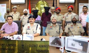 Read more about the article ਕਾਰ ਸਵਾਰ ਦੋ ਨੌਜਵਾਨ ਦੋ ਦੇਸ਼ੀ ਪਿਸਤੌਲ 32 ਬੋਰ,ਮੈਗਜ਼ੀਨ ਅਤੇ 09 ਰੋਂਦ ਜਿੰਦਾ ਸਮੇਤ ਪੁਲਿਸ ਵਲੋਂ ਗਿ੍ਰਫਤਾਰ