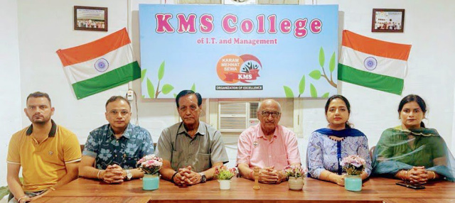 You are currently viewing ਐਮ.ਸੀ.ਏ ਡਿਗਰੀ ਕੋਰਸ ਸ਼ੁਰੂ ਹੋਣ ਨਾਲ ਕੇ.ਐਮ.ਐਸ ਕਾਲਜ ਹੁਣ ਇਲਾਕੇ ਦਾ ਪਹਿਲਾ ਪ੍ਰੋਫੈਸ਼ਨਲ ਕਾਲਜ ਬਣਿਆ – ਪ੍ਰਿੰਸੀਪਲ ਡਾ.ਸ਼ਬਨਮ ਕੌਰ