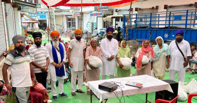 You are currently viewing ਬਾਬਾ ਦੀਪ ਸਿੰਘ ਸੇਵਾ ਸੁਸਾਇਟੀ ਗੜ੍ਹਦੀਵਾਲਾ ਨੇ ਮਹੀਨਾਵਾਰ ਸਮਾਗਮ ਦੌਰਾਨ 250 ਲੋੜਵੰਦ ਪਰਿਵਾਰਾਂ ਨੂੰ ਵੰਡਿਆ ਰਾਸ਼ਣ 