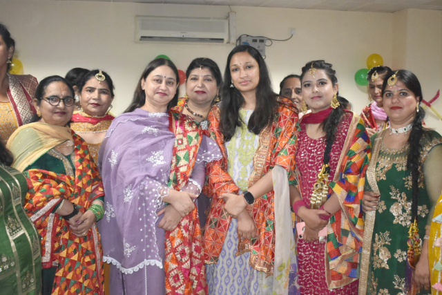 Read more about the article ਅਮੀਰ ਵਿਰਸੇ ਅਤੇ ਸਭਿਆਚਾਰ ਨਾਲ ਜੋੜਨ ਵਿਚ ਮਹੱਤਵਪੂਰਨ ਭੂਮਿਕਾ ਨਿਭਾਉਂਦੇ ਹਨ ਤਿਉਹਾਰ : ਕੋਮਲ ਮਿੱਤਲ