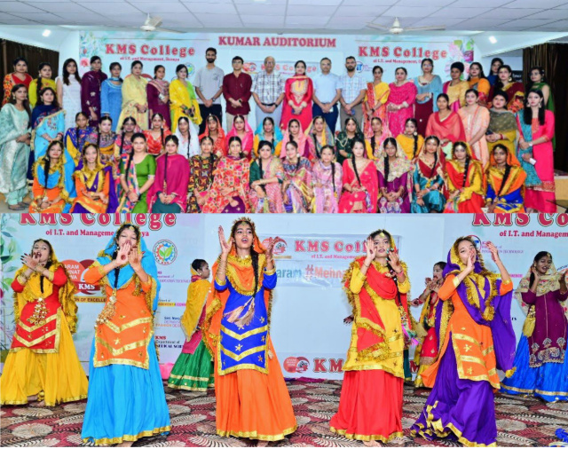 You are currently viewing ਤੀਆਂ ਦਾ ਤਿਉਹਾਰ ਕੇ.ਐਮ.ਐਸ ਕਾਲਜ ਵਿਖੇ ਧੂਮ ਧਾਮ ਨਾਲ ਮਨਾਇਆ ਗਿਆ -ਪ੍ਰਿੰਸੀਪਲ ਡਾ.ਸ਼ਬਨਮ ਕੌਰ