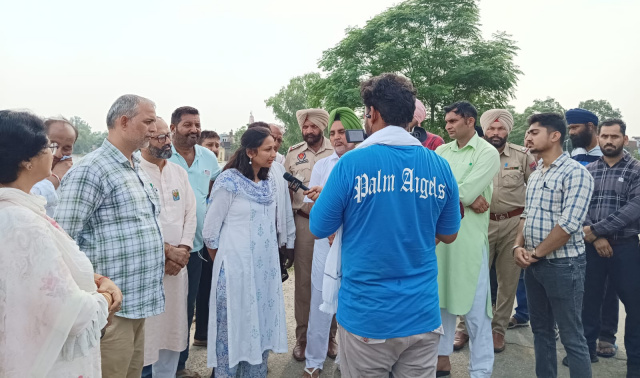 Read more about the article ਹੜ੍ਹ ‘ਚ ਫਸੇ 2500 ਤੋਂ ਵੱਧ ਲੋਕਾਂ ਨੂੰ ਸੁਰੱਖਿਅਤ ਥਾਵਾਂ ‘ਤੇ ਪਹੁੰਚਾਇਆ : ਕੋਮਲ ਮਿੱਤਲ