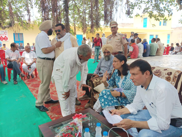 You are currently viewing ਹੜ੍ਹਾਂ ਕਾਰਨ ਹੋਏ ਨੁਕਸਾਨ ਦਾ ਜਲਦ ਤੋਂ ਜਲਦ ਮੁਆਵਜ਼ਾ ਦਿੱਤਾ ਜਾਵੇਗਾ : ਕੋਮਲ ਮਿੱਤਲ