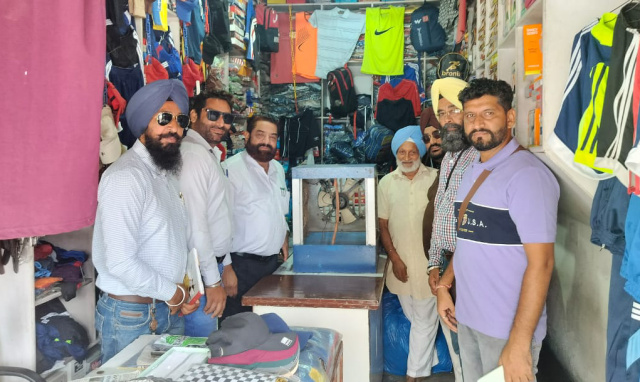 You are currently viewing ਬੱਸ ਗੜ੍ਹਦੀਵਾਲਾ ਵਿਖੇ ਦੁਕਾਨਾਂ ਤੇ ਡੇਂਗੂ ਦੇ ਲਾਰਵੇ ਦਾ ਕੀਤਾ ਨਿਰੀਖਣ