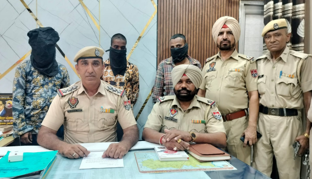 You are currently viewing ਦਸੂਹਾ ਪੁਲਿਸ ਵਲੋਂ ਧਾਰਾ 307 (ਇਰਾਦਾ ਕਤਲ) ਦਾ ਦੋਸ਼ੀ 12 ਨਸ਼ੀਲੇ ਟੀਕੇ ਸਮੇਤ ਗ੍ਰਿਫਤਾਰ ਅਤੇ 02 ਦੋਸ਼ੀ ਸ਼ਰਾਬ ਤਸਕਰ ਵੱਖ ਵੱਖ ਮੁਕਦਮਿਆਂ ‘ਚ ਗ੍ਰਿਫਤਾਰ