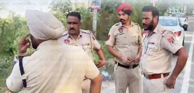 You are currently viewing ਪੁਲਿਸ ਦੀ ਵੱਡੀ ਲਾਪ੍ਰਵਾਹੀ, ਕੋਰਟ ਚ ਪੇਸ਼ ਹੋਣ ਤੋਂ ਬਾਅਦ ਸ਼ਰਾਬ ਤਸਕਰੀ ਦੇ ਦੋ ਦੋਸ਼ੀ ਚਕਮਾ ਦੇ ਕੇ ਹੋਏ ਫਰਾਰ