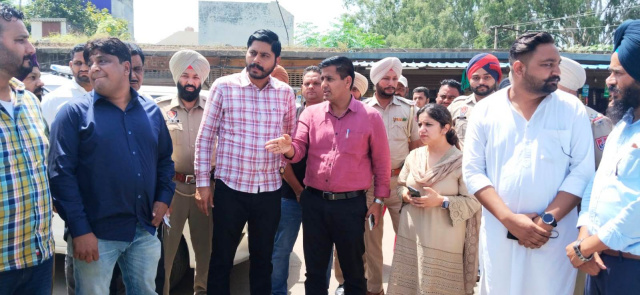 You are currently viewing ਵਿਧਾਇਕ ਅਮਨ ਸ਼ੇਰ ਸਿੰਘ ਸ਼ੈਰੀ ਕਲਸੀ ਅਤੇ ਡਿਪਟੀ ਕਮਿਸ਼ਨਰ ਡਾ. ਹਿਮਾਂਸ਼ੂ ਅਗਰਵਾਲ ਨੇ ਵਿਆਹ ਪੁਰਬ ਦੇ ਸਬੰਧ ਵਿੱਚ ਕੀਤੀਆਂ ਜਾ ਰਹੀਆਂ ਤਿਆਰੀਆਂ ਦਾ ਲਿਆ ਜਾਇਜ਼ਾ