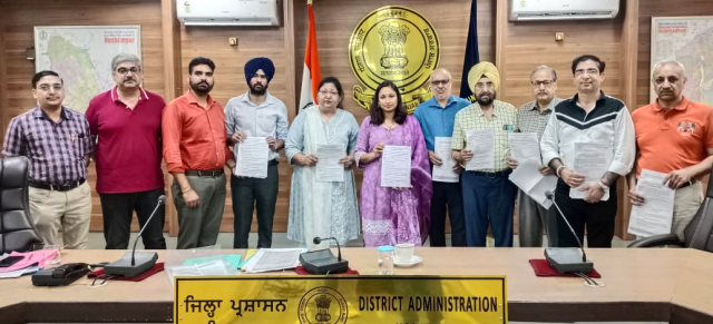 You are currently viewing ਬੱਚਿਆਂ ਅਤੇ ਗਰਭਵਤੀਆਂ ਦੇ ਸੰਪੂਰਨ ਟੀਕਾਕਰਣ ਲਈ ਮਿਸ਼ਨ ਇੰਦਰ ਧਨੁਸ਼ ਚੱਲੇਗਾ ਤਿੰਨ ਪੜਾਵਾਂ ਵਿਚ : ਕੋਮਲ ਮਿੱਤਲ 