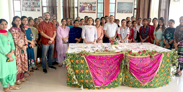 You are currently viewing ਕੇ.ਐਮ.ਐਸ ਕਾਲਜ ਵਿਖੇ ਰੱਖੜੀ ਬਣਾਉਣ ਦੇ ਮੁਕਾਬਲੇ ਕਰਵਾਏ – ਪ੍ਰਿੰਸੀਪਲ ਡਾ.ਸ਼ਬਨਮ ਕੌਰ