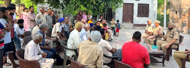 Read more about the article ਡੀਐਸਪੀ ਗੜ੍ਹਸ਼ੰਕਰ ਦਲਜੀਤ ਸਿੰਘ ਖੱਖ ਨੇ ਪਿੰਡ ਬਸਤੀ ਸਹਿਸੀਆ ਵਿਖੇ ਨਸ਼ਿਆਂ ਖ਼ਿਲਾਫ਼ ਕੀਤੀ ਮੀਟਿੰਗ 