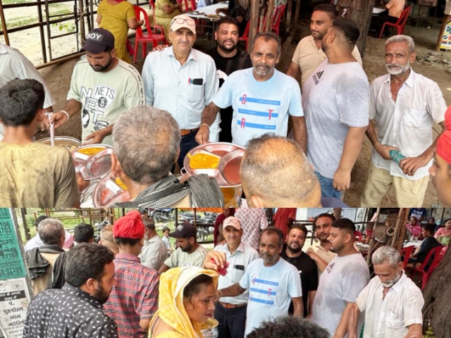 You are currently viewing गढ़दीवाला..नवरात्रों के उपलक्ष्य में माँ भक्त द्वारा महंत मार्किट मेन रोड पर लगाया गया विशाल लंगर