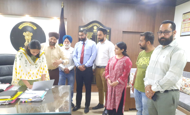 You are currently viewing ਡਿਪਟੀ ਕਮਿਸ਼ਨਰ ਨੇ 1 ਅਕਤੂਬਰ ਨੂੰ ਹੋਣ ਵਾਲੇ ਹੁਸ਼ਿਆਰਪੁਰ ਸਾਈਕਲੋਥਾਨ ਜੂਨੀਅਰ ਦੀ ਆਨਲਾਈਨ ਰਜਿਸਟ੍ਰੇਸ਼ਨ ਦੀ ਕਰਵਾਈ ਸ਼ੁਰੂਆਤ