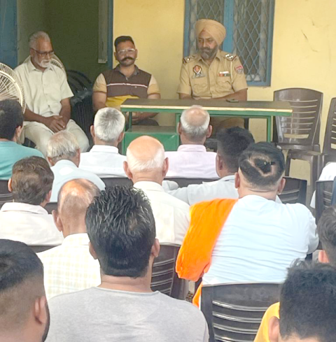 You are currently viewing ਲੁੱਟ ਖੋਹ ਜਾਂ ਨਸ਼ਿਆਂ ਸੰਬੰਧੀ ਕਿਸੇ ਵਿਅਕਤੀ ਦੀ ਸੂਚਨਾ ਦੇਣ ਵਾਲੇ ਦਾ ਨਾਮ ਗੁਪਤ ਰੱਖਿਆ ਜਾਵੇਗਾ : ਐਸ ਐਚ ਓ 