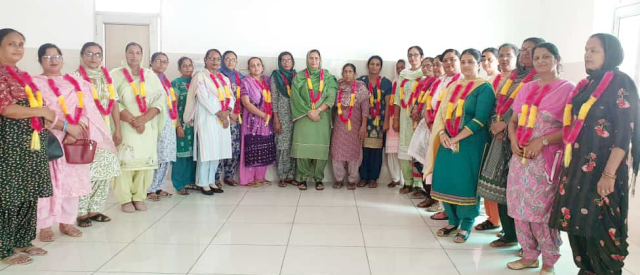 You are currently viewing ਆਲ ਪੰਜਾਬ ਆਂਗਨਵਾੜੀ ਮੁਲਾਜ਼ਮ ਯੂਨੀਅਨ ਵਲੋਂ ਸਰਬਸੰਮਤੀ ਨਾਲ ਜਸਵੀਰ ਕੌਰ ਨੂੰ ਜਿਲ੍ਹਾ ਪ੍ਰਧਾਨ ਚੁਣਿਆ