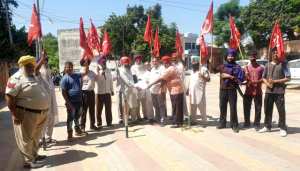 Read more about the article ਸੀਪੀਐਮ ਵਲੋ ਲੋਕਾਂ ਦੀਆਂ ਭਖਦੀਆਂ ਮੰਗਾਂ ਨੂੰ ਲੈ ਕੇ ਐਸਡੀਐਮ ਦਸੂਹਾ ਦਿੱਤਾ ਮੰਗ ਪੱਤਰ