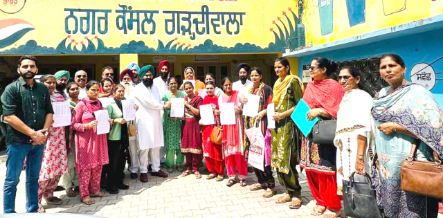 You are currently viewing ਵਿਧਾਇਕ ਜਸਵੀਰ ਸਿੰਘ ਰਾਜਾ ਗਿੱਲ ਵਲੋਂ ਆਂਗਨਵਾੜੀ ਵਰਕਰਾਂ ਤੇ ਹੈਲਪਰਾਂ ਨੂੰ ਸੌਂਪੇ ਨਿਯੁਕਤੀ ਪੱਤਰ