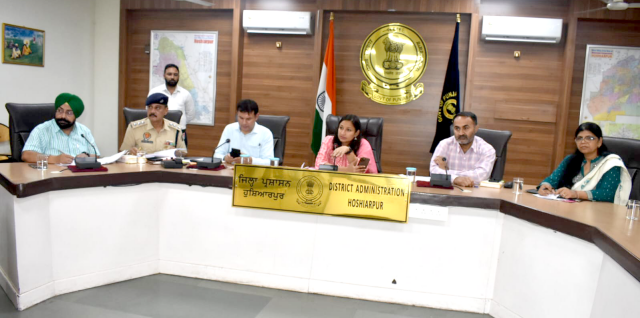 Read more about the article ਸੜਕ ਸੁਰੱਖਿਆ ਨਿਯਮਾਂ ਦੀ ਉਲੰਘਣਾ ਕਰਨ ਵਾਲਿਆਂ ਦੇ ਜਲਦ ਸ਼ੁਰੂ ਹੋਣਗੇ ਈ-ਚਾਲਾਨ : ਕੋਮਲ ਮਿੱਤਲ