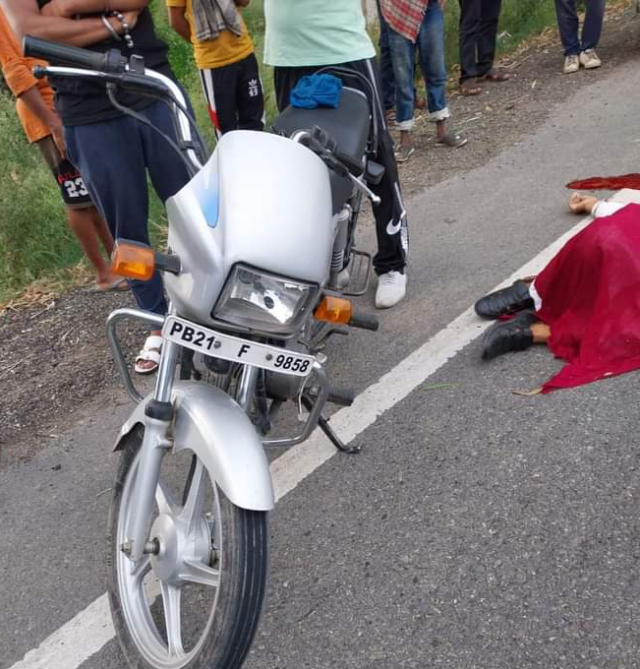 You are currently viewing ਮੋਟਰਸਾਈਕਲ ਸਵਾਰ ਪਿਓ ਪੁੱਤ ਨਾਲ ਵਾਪਰਿਆ ਵੱਡਾ ਹਾਦਸਾ,ਪਿਓ ਦੀ ਹੋਈ ਮੌ+ਤ