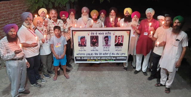 You are currently viewing ਐਕਸ ਸਰਵਿਸ ਮੈਨ ਵੈਲਫੇਅਰ ਐਸੋਸੀਏਸ਼ਨ ਗੜ੍ਹਦੀਵਾਲਾ ਵਲੋ ਸ਼ਹੀਦਾਂ ਨੂੰ ਦਿੱਤੀ ਗਈ ਸਰਧਾਂਜਲੀ