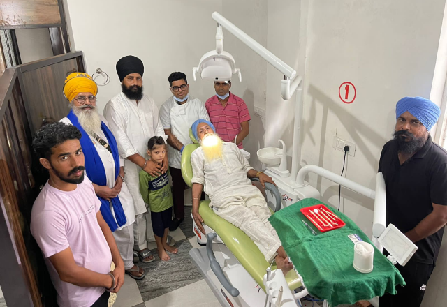 Read more about the article ਚੈਰੀਟੇਬਲ ਹਸਪਤਾਲ ਪਿੰਡ ਬਾਹਗਾ ਵਿਖੇ ਦੰਦਾਂ ਦੇ ਮਾਹਿਰ ਡਾ ਨਵਦੀਪ ਸਿੰਘ ਨੇ ਮਰੀਜ਼ਾਂ ਦਾ ਕੀਤਾ ਚੈੱਕਅਪ