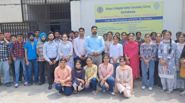 You are currently viewing ਜ਼ਿਲ੍ਹਾ ਰੋਜ਼ਗਾਰ ਅਤੇ ਕਾਰੋਬਾਰ ਬਿਊਰੋ ਹੁਸ਼ਿਆਰਪੁਰ ਵਲੋਂ ਬੱਚਿਆਂ ਦੇ ਕੈਰੀਅਰ ਸੰਬੰਧੀ ਸੈਸ਼ਨ ਲਗਾਇਆ