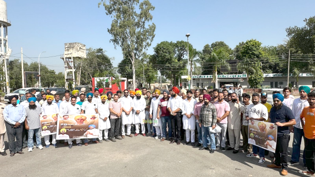 You are currently viewing ਜਿਲਾ ਯੂਥ ਪ੍ਰੈਜੀਡੈਂਟ ਚੌਧਰੀ ਰਾਜਵਿੰਦਰ ਸਿੰਘ ਰਾਜਾ ਦੀ ਅਗਵਾਈ ਹੇਠ ਖਟਕੜ ਕਲਾਂ ਲਈ ਜੱਥਾ ਰਵਾਨਾ