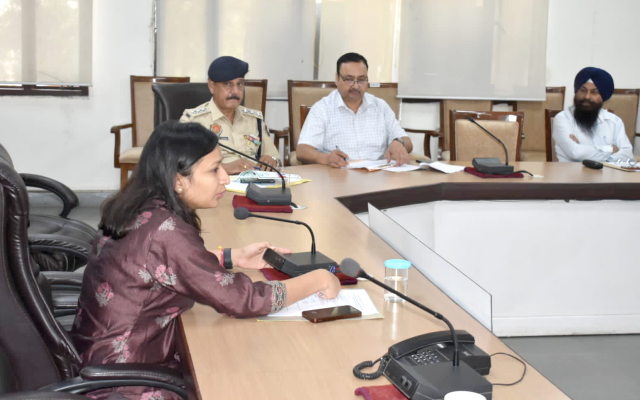 You are currently viewing ਪ੍ਰਦੂਸ਼ਿਤ ਹਵਾ ਅਤੇ ਵਾਤਾਵਰਣ ਤਬਦੀਲੀ ਦੇ ਮਾੜੇ ਪ੍ਰਭਾਵਾਂ ਤੋਂ ਬਚਣ ਲਈ ਅੱਜ ਤੋਂ ਹੀ ਸਾਵਧਾਨ ਰਹਿਣ ਦੀ ਜ਼ਰੂਰਤ : ਡਿਪਟੀ ਕਮਿਸ਼ਨਰ