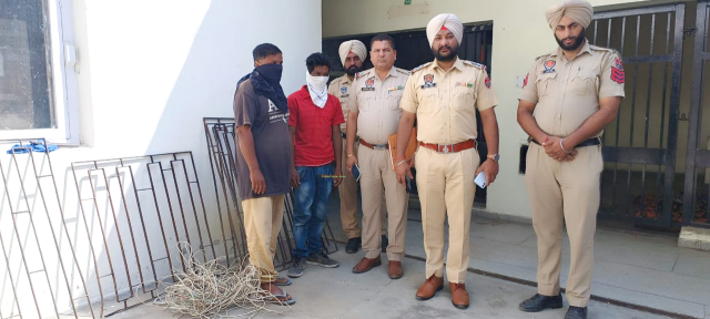 You are currently viewing ਲੋਹੀ ਦੀਆਂ ਗਰਿੱਲਾ ਚੋਰੀ ਕਰਦੇ 02 ਦੋਸ਼ੀ ਪੁਲਿਸ ਅੜਿੱਕੇ 