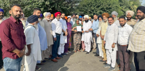 Read more about the article ਟੋਲ ਪਲਾਜਾ ਬੰਦ ਹੋਣ ਤੋਂ ਬਾਅਦ ਮਾਨਗੜ੍ਹ ‘ਚ ਬੱਸਾਂ ਨਾ ਰੁਕਣ ਤੇ ਪਿੰਡ ਵਾਸੀਆਂ ਨੇ ਹਲਕਾ ਵਿਧਾਇਕ ਜਸਵੀਰ ਗਿੱਲ ਨੂੰ ਸੌਂਪਿਆ ਮੰਗ ਪੱਤਰ , ਮੌਕੇ ਤੇ ਕਰਵਾਇਆ ਹੱਲ