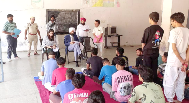 You are currently viewing ਚੇਅਰਮੈਨ ਜ਼ਿਲ੍ਹਾ ਕਾਨੂੰਨੀ ਸੇਵਾਵਾਂ ਅਥਾਰਟੀ ਵੱਲੋਂ ਚਿਲਡਰਨ ਹੋਮ, ਸਪੈਸ਼ਲ ਹੋਮ ਅਤੇ ਆਬਜ਼ਰਵੇਸ਼ਨ ਹੋਮ ਦਾ ਅਚਨਚੇਤ ਦੌਰਾ