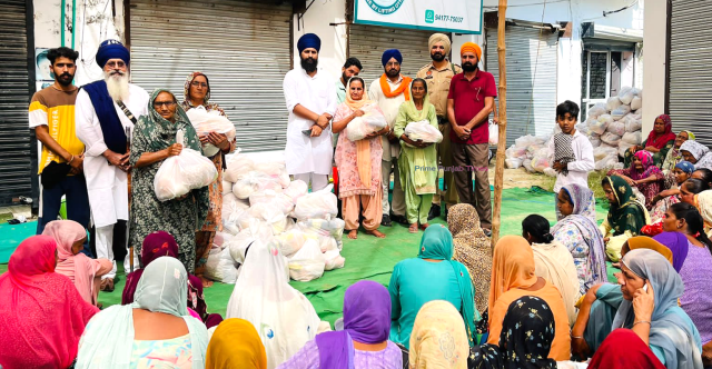 You are currently viewing ਬਾਬਾ ਦੀਪ ਸਿੰਘ ਸੇਵਾ ਸੁਸਾਇਟੀ ਗੜ੍ਹਦੀਵਾਲਾ ਨੇ ਮਹੀਨਾਵਾਰ ਸਮਾਗਮ ਦੌਰਾਨ 250 ਲੋੜਵੰਦ ਪਰਿਵਾਰਾਂ ਨੂੰ ਵੰਡਿਆ ਰਾਸ਼ਣ