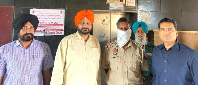 You are currently viewing ਵਿਜੀਲੈਂਸ ਵਿਭਾਗ ਦੀ ਟੀਮ ਨੇ ਥਾਣਾ ਤਲਵਾੜਾ ‘ਚ ਤਾਇਨਾਤ ਇੰਸਪੈਕਟਰ ਨੂੰ 40 ਹਜ਼ਾਰ ਰੁਪਏ ਦੀ ਰਿਸ਼ਵਤ ਲੈਂਦਿਆਂ ਕੀਤਾ ਕਾਬੂ