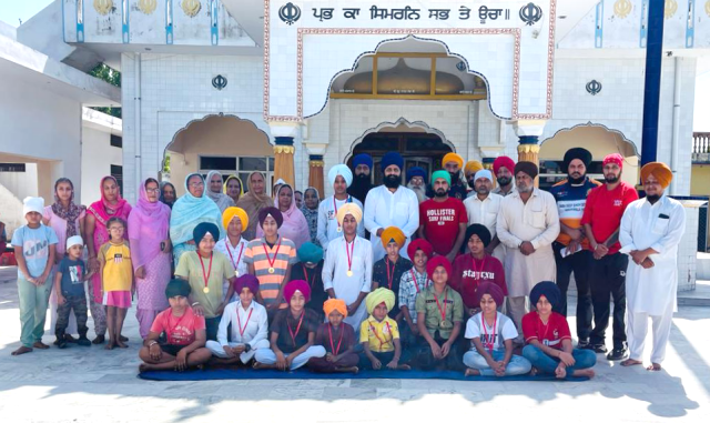 You are currently viewing ਪਹਿਲੇ ਦਸਤਾਰ ਸਿਖਲਾਈ ਕੈਂਪ ‘ਚ ਅਰਸ਼ਦੀਪ ਸਿੰਘ ਨੇ ਪਹਿਲਾ,ਗੁਰਜੀਤ ਸਿੰਘ ਨੇ ਦੂਜਾ ਅਤੇ ਜੋਬਨਪ੍ਰੀਤ ਸਿੰਘ ਨੇ ਤੀਜਾ ਸਥਾਨ ਹਾਸਿਲ ਕੀਤਾ