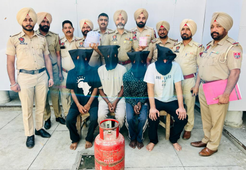 You are currently viewing ਲੁੱਟਾਂ ਖੋਹਾਂ,ਘਰ / ਮੰਦਰ ਵਿਚ ਚੋਰੀਆਂ ਅਤੇ ਨਸ਼ੇ ਵਾਲੇ 4 ਦੋਸ਼ੀ ਪੁਲਿਸ ਅੜਿੱਕੇ,ਸਮਾਨ ਬਰਾਮਦ