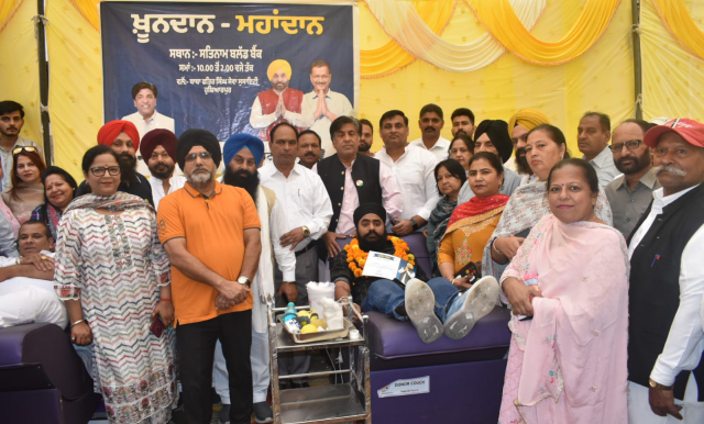 Read more about the article ਕੈਬਨਿਟ ਮੰਤਰੀ ਜਿੰਪਾ ਨੇ ਖ਼ੂਨਦਾਨ ਕੈਂਪ ਦੌਰਾਨ ਖ਼ੂਨਦਾਨੀਆਂ ਦੀ ਕੀਤੀ ਹੌਸਲਾ ਅਫ਼ਜ਼ਾਈ