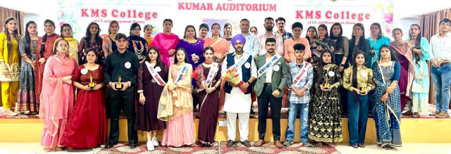 You are currently viewing ਕੇ.ਐਮ.ਐਸ ਕਾਲਜ ਵਿਖੇ ਨਵੇਂ ਵਿਦਿਆਰਥੀਆਂ ਦੀ ਵੈਲਕਮ ਫਰੈਸ਼ਰ ਪਾਰਟੀ ਕਮ ਟੈਲੇਂਟ ਹੰਟ 2023 ਕਰਵਾਈ ਗਈ – ਪ੍ਰਿੰਸੀਪਲ ਡਾ.ਸ਼ਬਨਮ ਕੌਰ