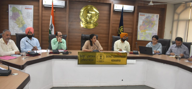 You are currently viewing ਸਰਕਾਰੀ ਸਕੂਲਾਂ ਦੀਆਂ ਲੜਕੀਆਂ ਨੂੰ ਜਾਗਰੂਕ ਕਰਨ ਲਈ ਜ਼ਿਲ੍ਹੇ ਦੇ 600 ਅਧਿਆਪਕਾਂ ਨੂੰ ਦਿੱਤੀ ਜਾਵੇਗੀ ਵਿਸ਼ੇਸ਼ ਸਿਖਲਾਈ : ਕੋਮਲ ਮਿੱਤਲ