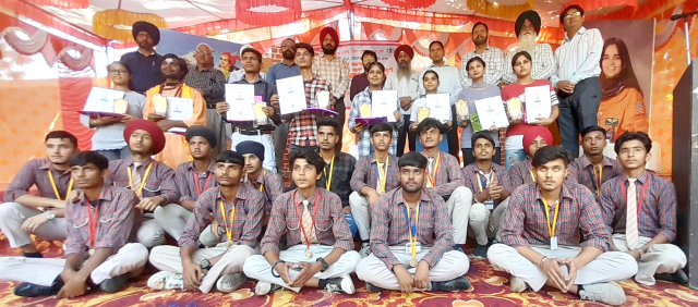 You are currently viewing ਭਾਸ਼ਾ ਵਿਭਾਗ ਵਲੋਂ ਸਮਾਰਟ ਸਕੂਲ ਨਸਰਾਲਾ ਵਿਖੇ ਸ਼ਾਨਦਾਰ ਨਾਟਕ ਸਮਾਗਮ