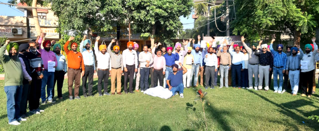 Read more about the article ਸਾਂਝਾ ਅਧਿਆਪਕ ਮੋਰਚਾ ਪੰਜਾਬ ਨੇ ਪੰਜਾਬ ਸਰਕਾਰ ਦਾ ਪੁਤਲਾ ਫੂਕਿਆ