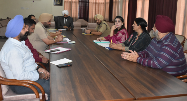 You are currently viewing ਜ਼ਿਲ੍ਹਾ ਤੇ ਸੈਸ਼ਨ ਜੱਜ ਵੱਲੋਂ ਜ਼ਿਲ੍ਹਾ ਕਾਨੂੰਨੀ ਸੇਵਾਵਾਂ ਅਥਾਰਟੀ ਦੇ ਮੈਂਬਰਾਂ ਨਾਲ ਮੀਟਿੰਗ