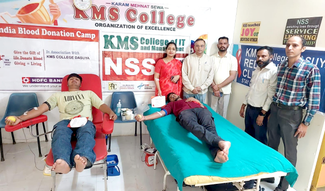 You are currently viewing ਕੇ.ਐਮ.ਐਸ ਕਾਲਜ ਦੇ ਐਨ.ਐਸ.ਐਸ ਯੂਨਿਟ ਦਸੂਹਾ ਨੇ ਐਚ.ਡੀ.ਐੱਫ.ਸੀ ਬੈਂਕ ਦਸੂਹਾ ਦੇ ਸਹਿਯੋਗ ਨਾਲ ਲਗਾਇਆ ਖੂਨਦਾਨ ਕੈਂਪ
