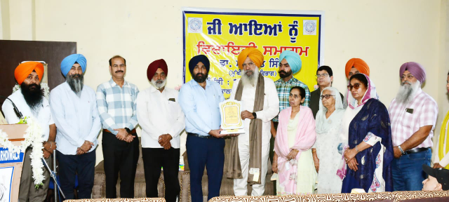Read more about the article ਪੰਜਾਬੀ ਵਿਭਾਗ ਦੇ ਮੁਖੀ ਡਾ. ਮਲਕੀਤ ਸਿੰਘ ਦੀ ਸੇਵਾ ਮੁਕਤੀ ‘ਤੇ ਵਿਦਾਇਗੀ ਪਾਰਟੀ ਦਾ ਆਯੋਜਨ