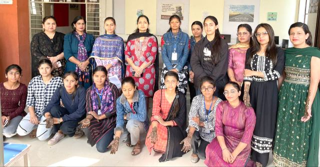 You are currently viewing ਕੇ.ਐਮ.ਐਸ ਕਾਲਜ ਵਿਖੇ ਕਰਵਾਈ ਗਈ ਮਹਿੰਦੀ ਪ੍ਰਤੀਯੋਗਿਤਾ